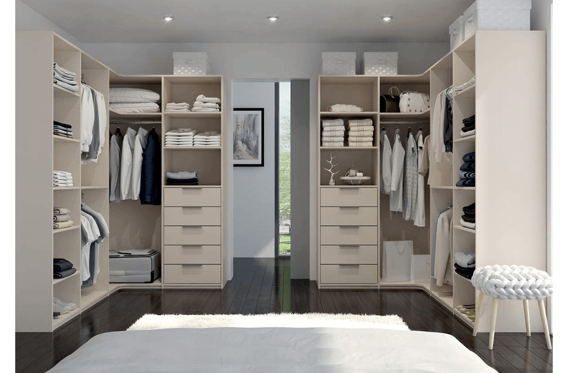 Dressing sur mesure ouvert avec étagères, penderies et tiroirs
