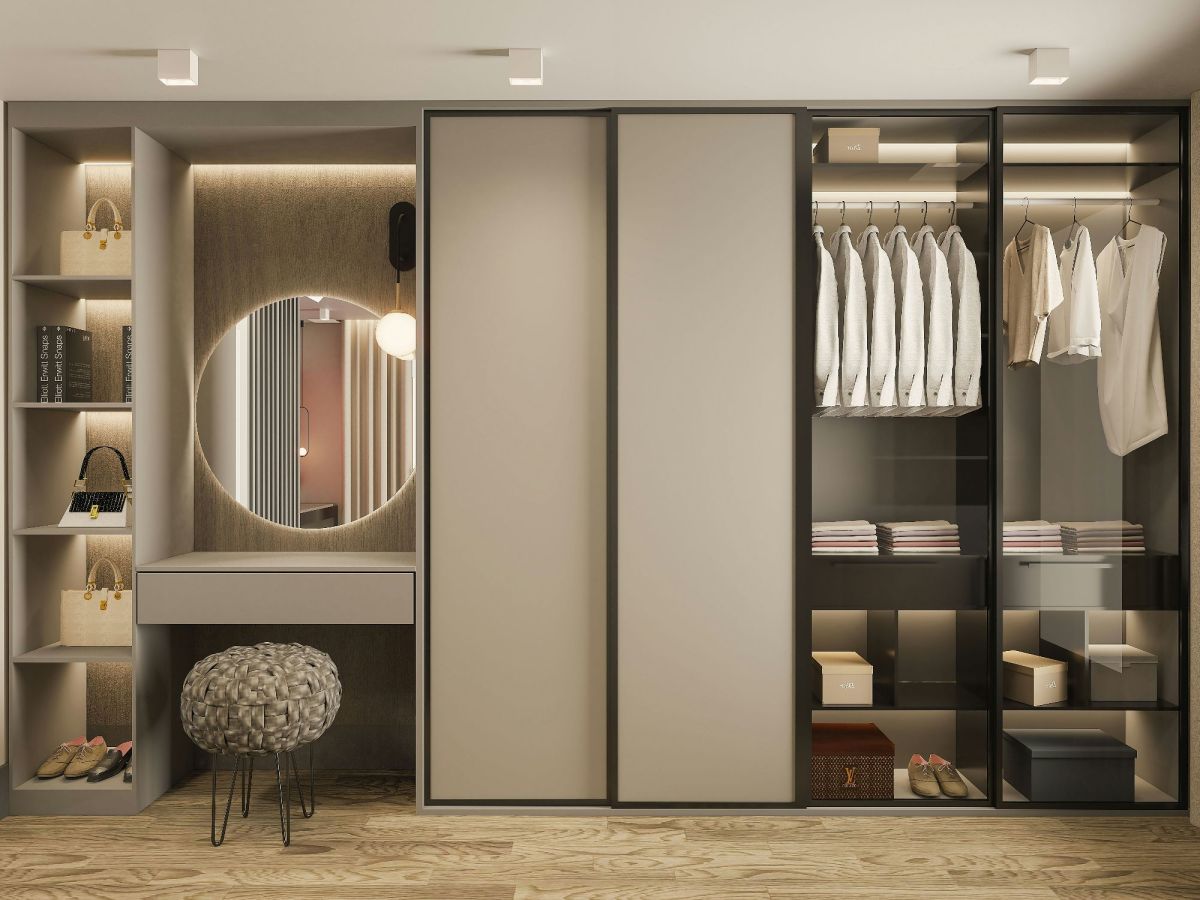 Placard dressing contemporain avec façades claires et penderies intégrées